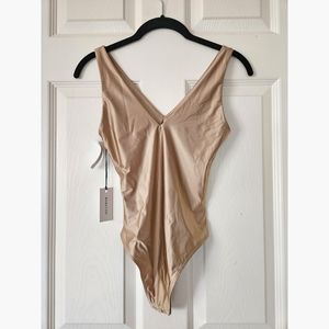 Aritzia Babaton Satinette V-Neck Bodysuit - Oxford Tan